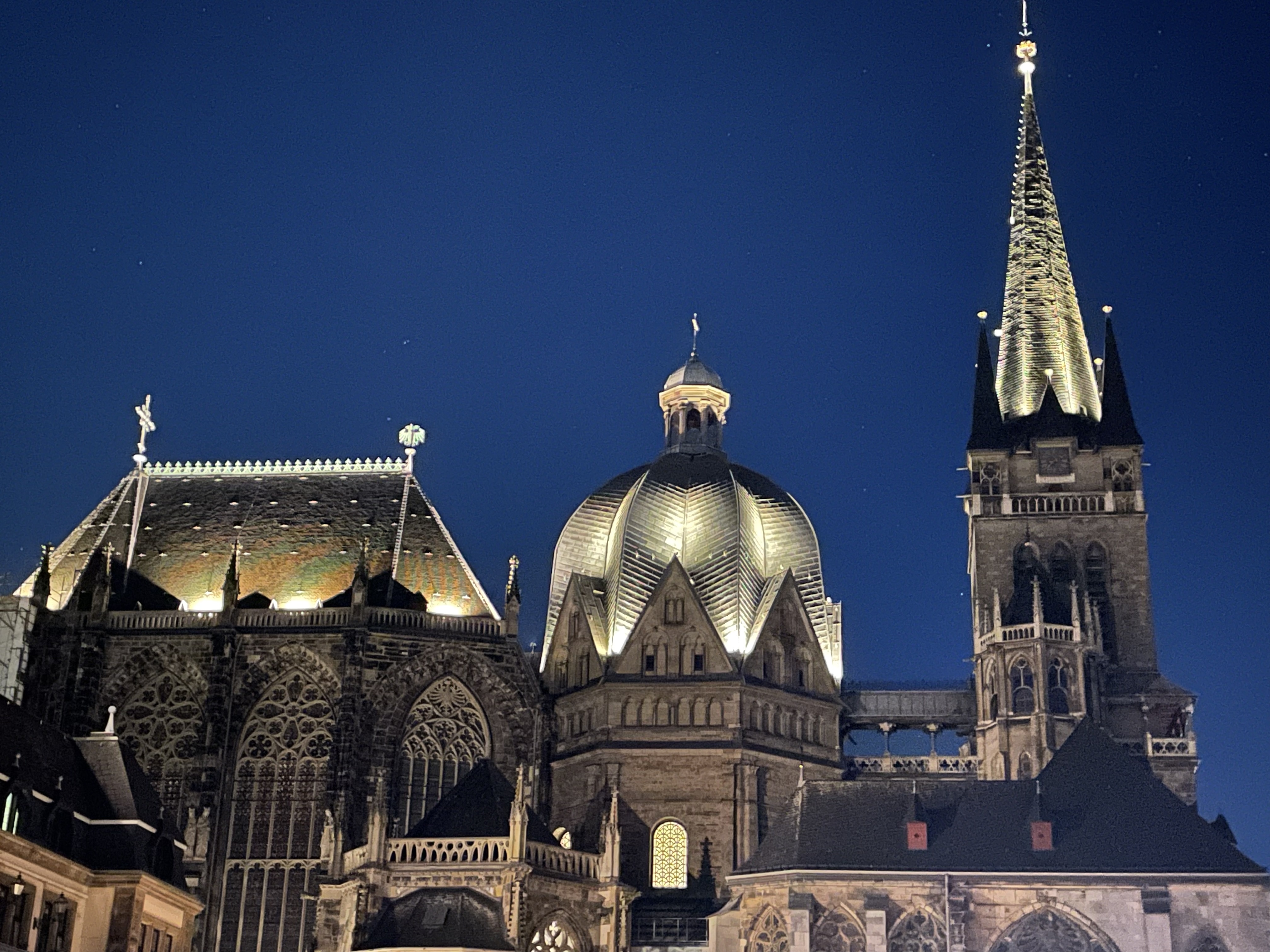 Aachener Dom bei Nacht